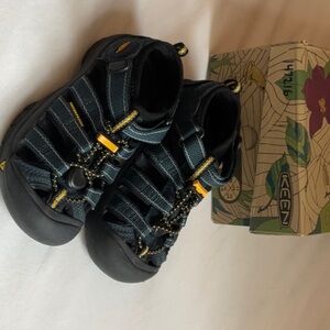 BRAND NEW - Keen - Kids Newport H2 Navy - Kids US Size 11, EU 29